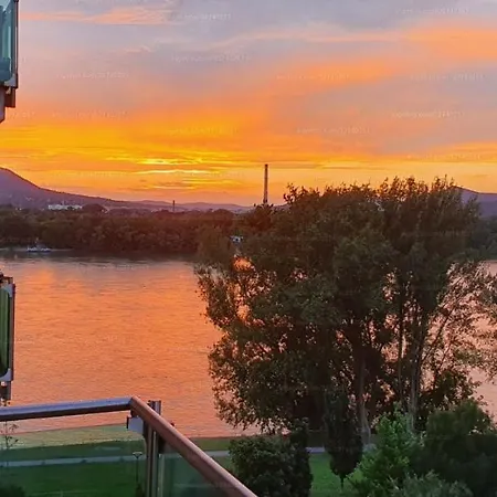 Marina Panorama & Garage アパート