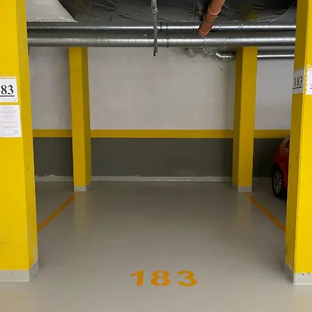 Marina Panorama & Garage アパート